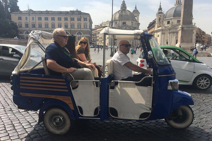 Discover the famous seven hills of Rome with the calessino bee