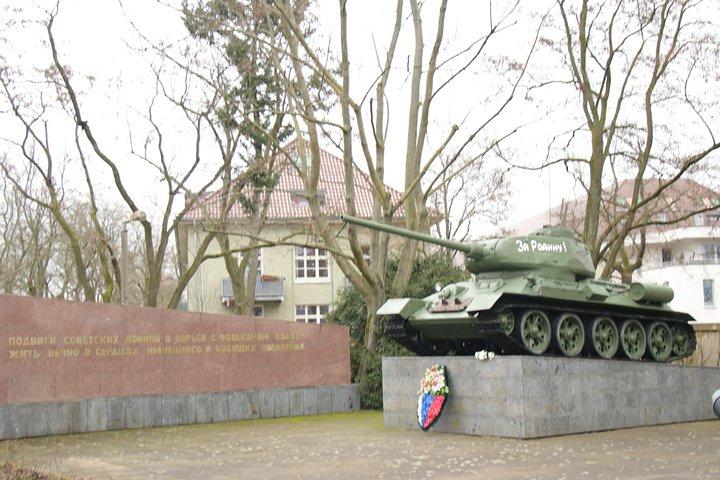 Deep in EAST BERLIN private city tour