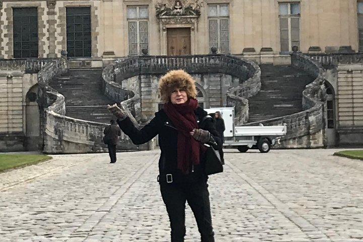 1:30 hours tour of Louvre museum