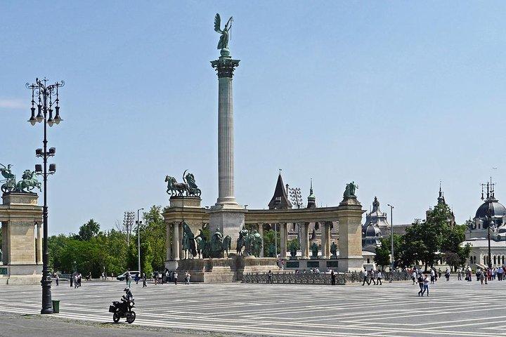 Private Budapest City Tour by Car