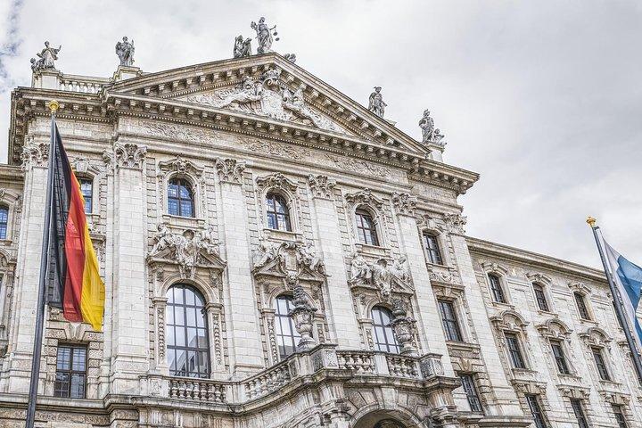 Transfer from Berlin to Munich: Private daytrip with 2 hours for sightseeing