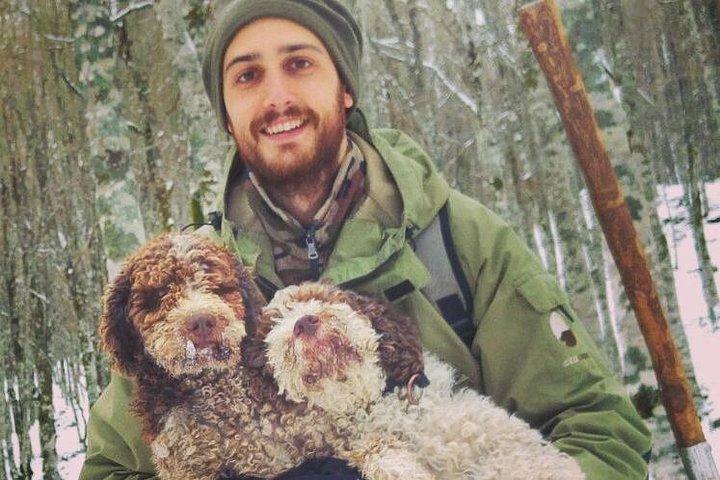Truffle hunting near Rome with 7-course lunch
