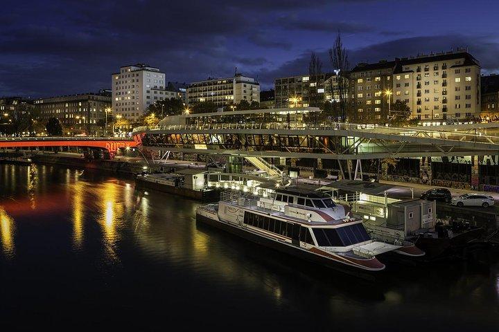 One way tour from Prague to Vienna, 4h of Stop, English Driver