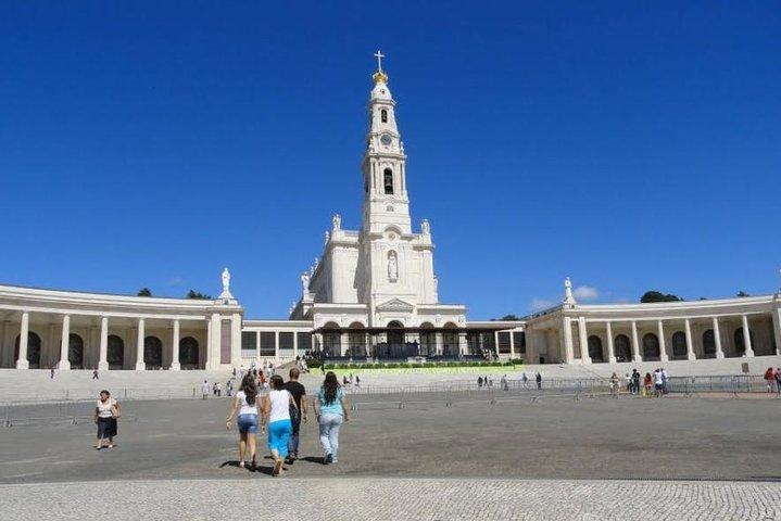 Fatima Sanctuary & Obidos Ancient Village Private Luxury Tour