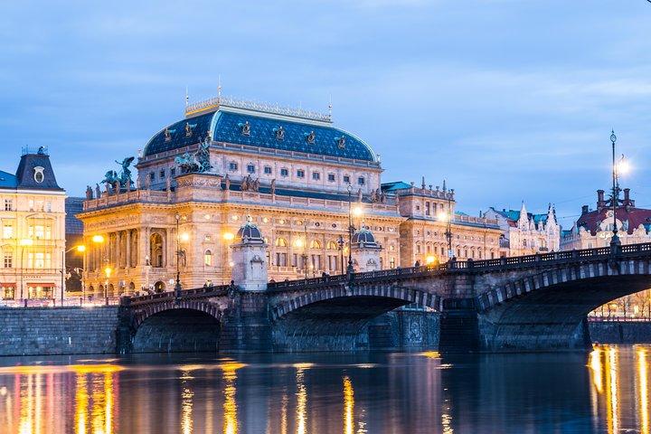 Transfer from Cesky Krumlov to Prague with 2h for sightseeing