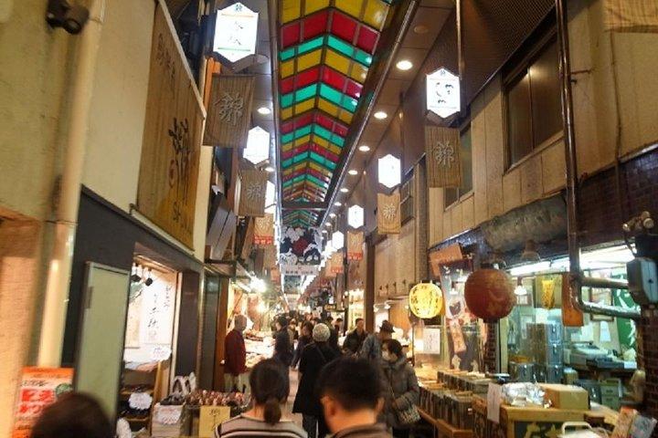 Private Nijo Castle Sightseeing and Nishiki Food Tour