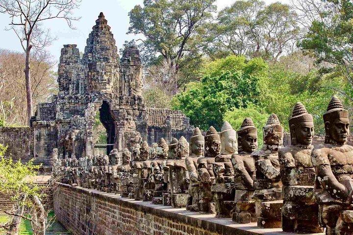 2-Day Best of Angkor Wat and Tonle Sap Lake Tour