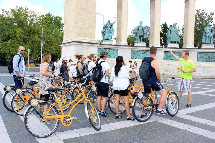 Private Budapest Bike Tour with Cafe Stop
