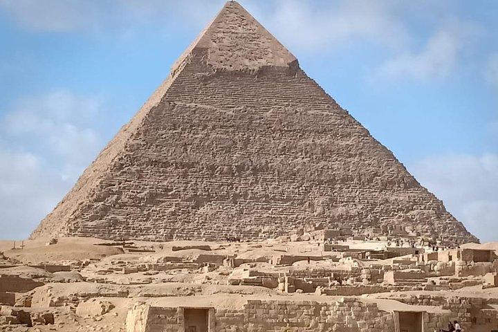 Giza Pyramids, Memphis and Sakkara Day Trip