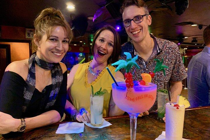 Miami: Sip & Salsa Night with Lessons, Mojitos, Appetizers & Club