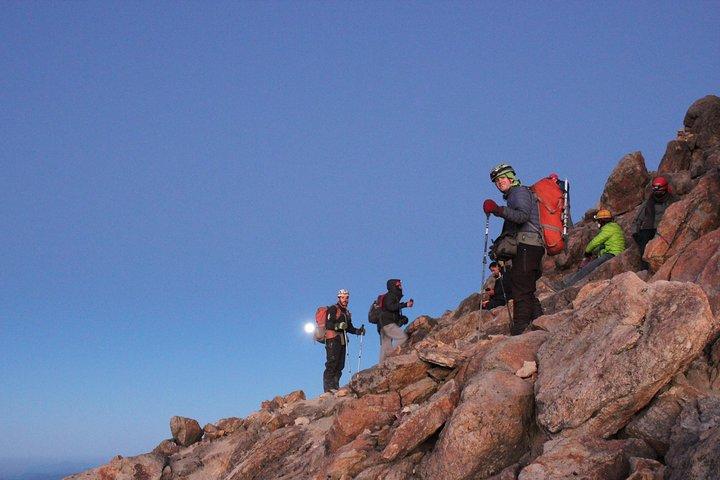 Mountaineering Iztaccihuatl (5220m)