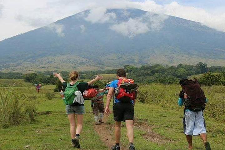 Explore Mount Rinjani To Summit, Lake & Hot Spring (3D 2N)