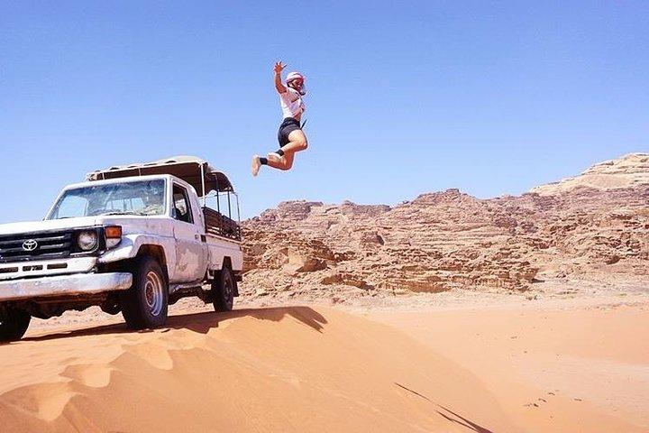Half-Day Jeep Safari "Wadi Rum Highlights!" w/ Professional Bedouin Guide