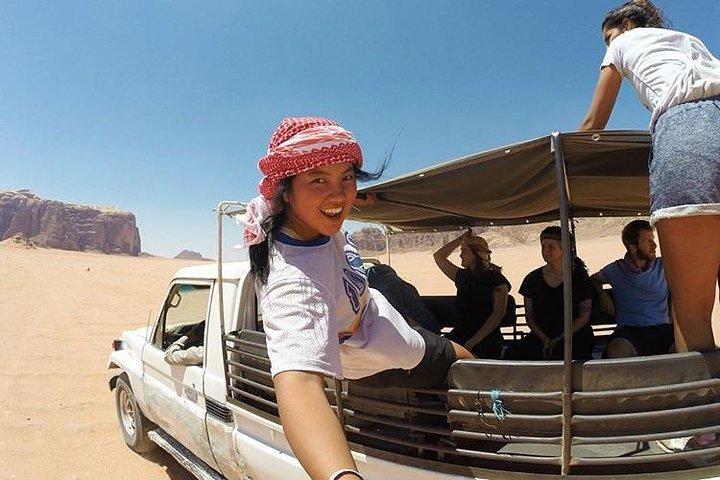 Half-Day Jeep Safari "Wadi Rum Highlights!" w/ Professional Bedouin Guide