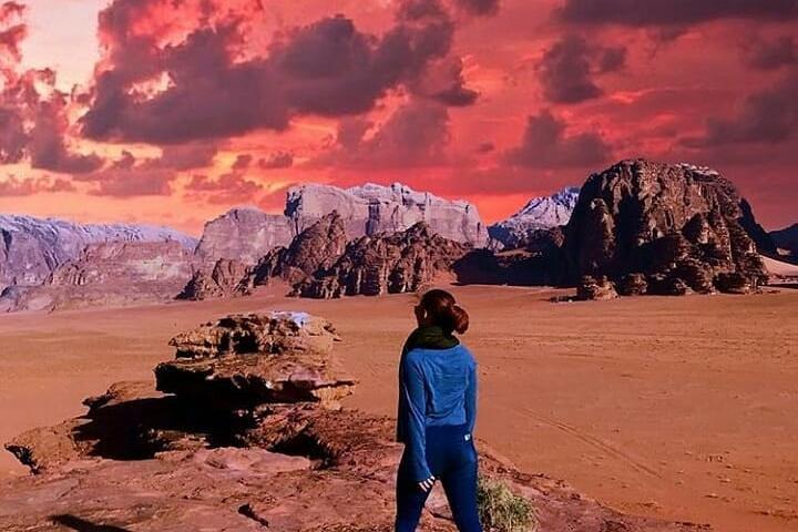 Half-Day Jeep Safari "Wadi Rum Highlights!" w/ Professional Bedouin Guide