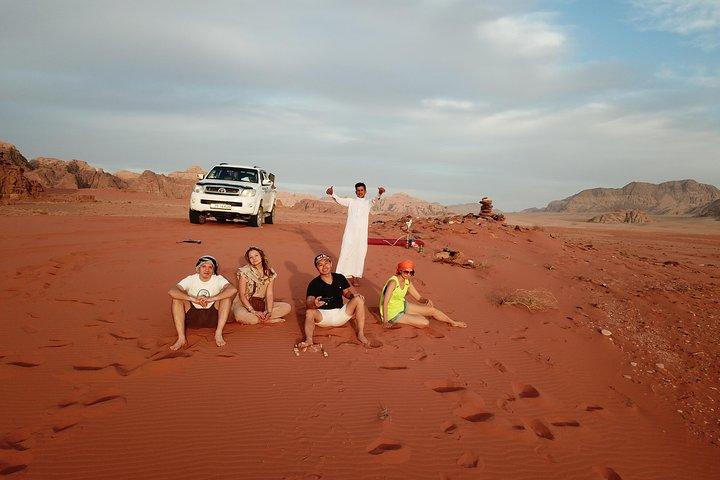 Half-Day Jeep Safari "Wadi Rum Highlights!" w/ Professional Bedouin Guide