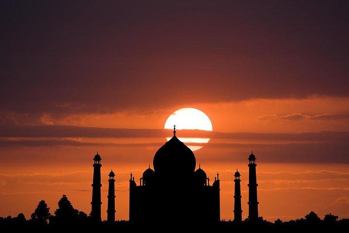 Same-Day Taj Mahal Tour: Full Story of the Mughals ( Dehli - Agra - Dehli )