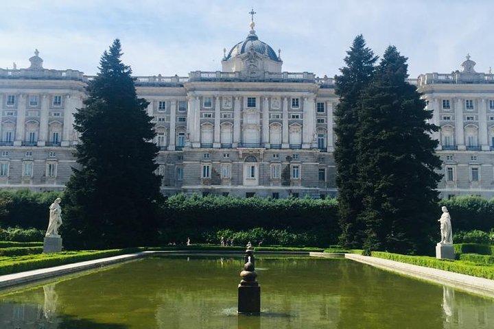 Private tour of the royal palace, private guide, fast entrance and pick up at the hotel.