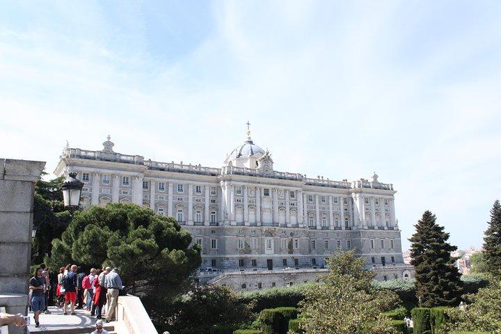 Private tour of the royal palace, private guide, fast entrance and pick up at the hotel.