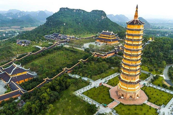 Small group tour Trang An – Bai Dinh – Mua cave 1 day with Full service