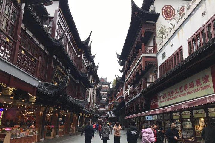 Shanghai Private Day Tour by Metro of Old Town, Yu Garden and Jin Mao Tower