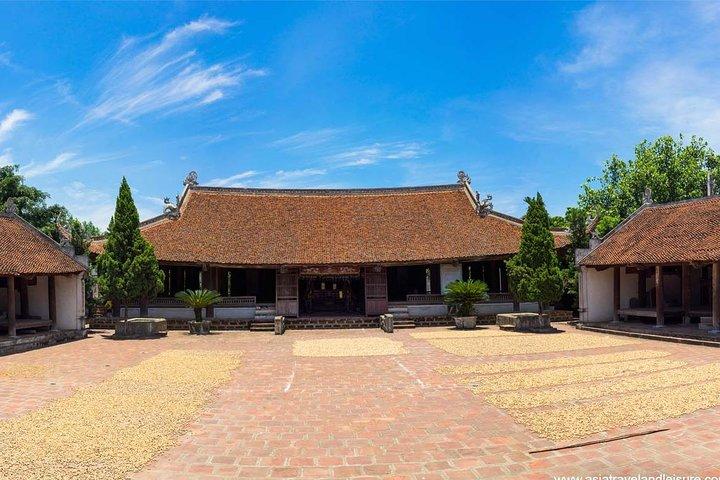 Duong Lam Ancient Village and Biking Tour from Hanoi