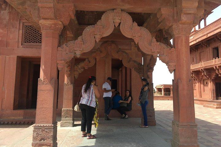 Agra To Jaipur Private Transfer with Fatehpur Sikri Stop