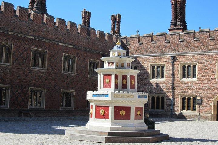 Hampton Court Palace 3hr tour: Henry VIII's & William III's intriguing Palaces