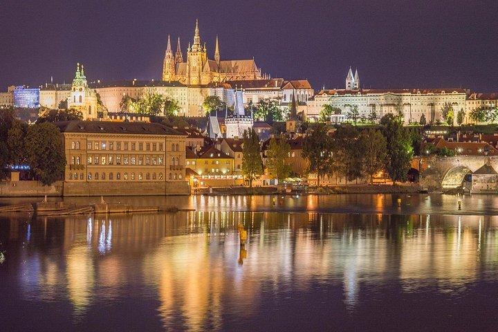 Transfer from Cesky Krumlov to Prague with 2h for sightseeing