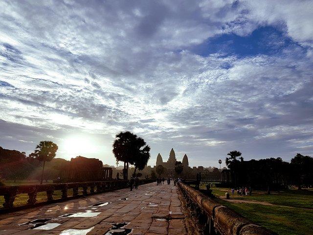 Private 1Day tour: Angkor Small tour with Banteay srei or pink lady temple.