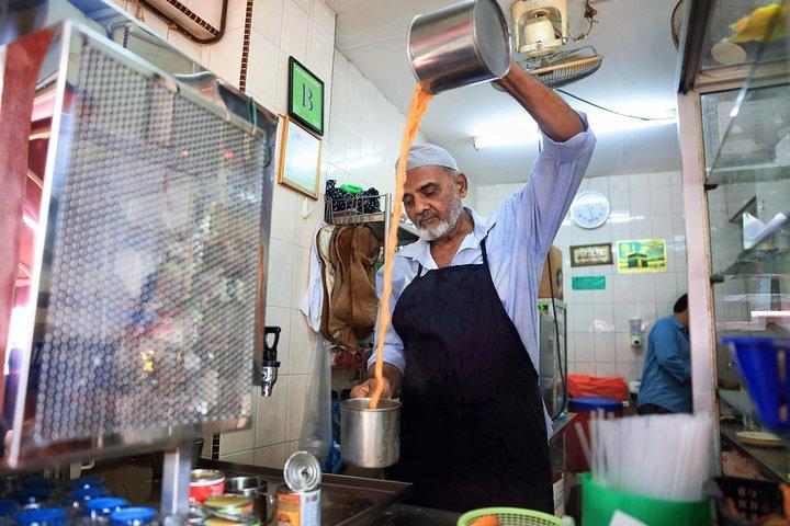 Singapore Food Tour: Hawker Culture & Local Neighborhoods