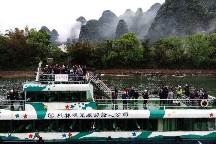 Li River Cruise and Yangshuo Private Day Tour from Guilin