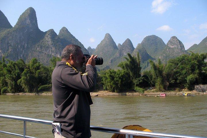 Li River Cruise and Yangshuo Private Day Tour from Guilin