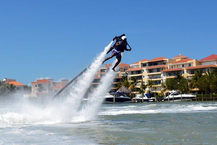 Jetpack an adventure lifetime in Cancun. Extreme aquatic activity.