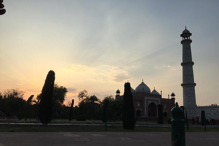 Sunrise Taj Mahal Tour With Female Tour Guide