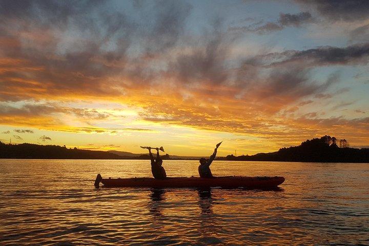 Lake Rotoiti Evening Kayak Tour including Hot Springs, Glowworm Caves and BBQ Dinner
