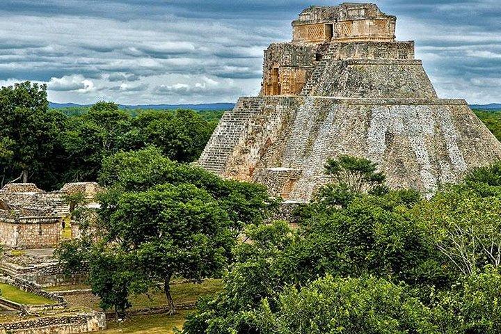 Maya Classic 5 days TULUM BACALAR CHETUMAL CALACMUL PALENQUE GULF OF MEXICO CAMPECHE UXMAL MERIDA CHICHEN ITZA IK KIL from Tulum