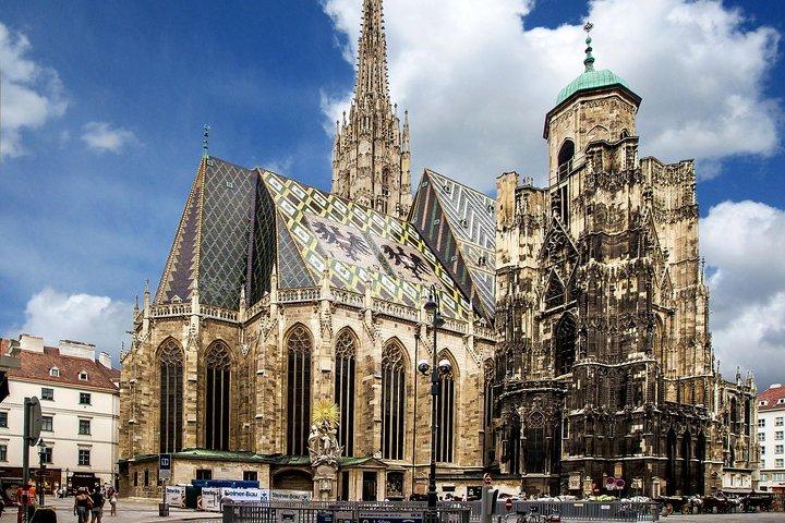 Full day PRIVATE GUIDED VIENNA tour from Budapest with lunch and drinks
