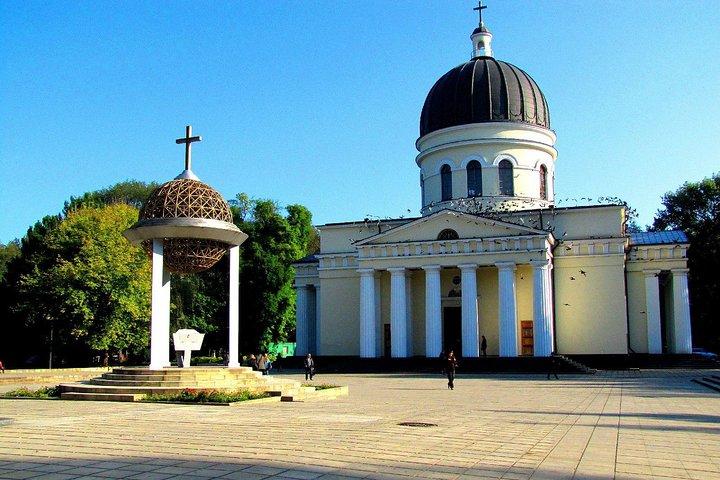 Chisinau Car City Tour and Milestii Mici Winery