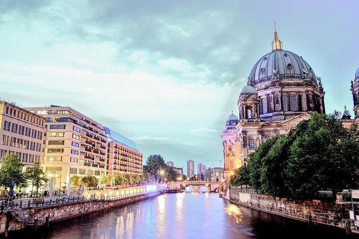 Private 4-hour City Tour of Berlin with driver and official guide