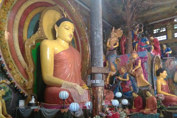 Private City tour in Colombo By tuk tuks or Cars