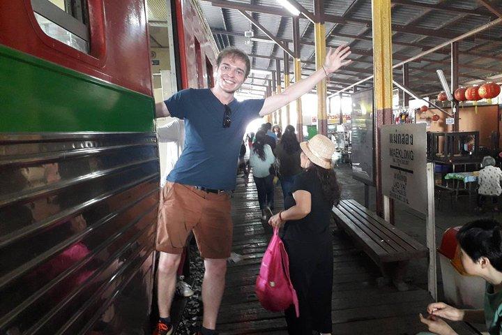 Half-Day Floating Market and Railway Market Tour from Bangkok