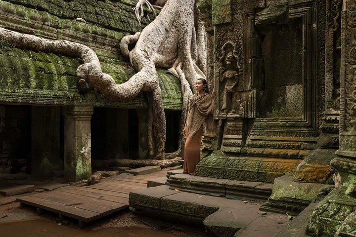2-Day Private Angkor Wat, Floating Village & Countryside Tour