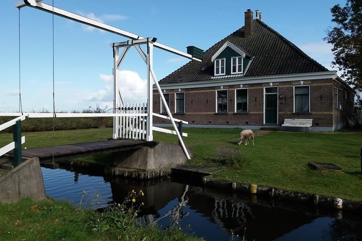 Small-Group Guided Sunset Canoe Tour in Waterland with Dinner