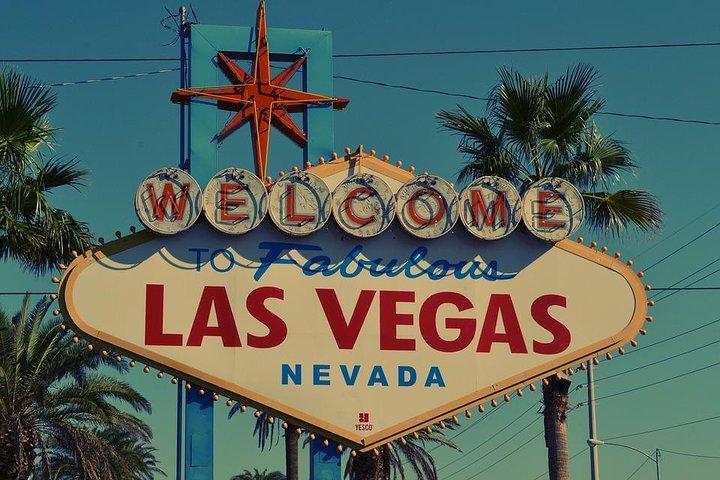 Private Transfer: Las Vegas to LAS Airport by Luxury SUV or Limo