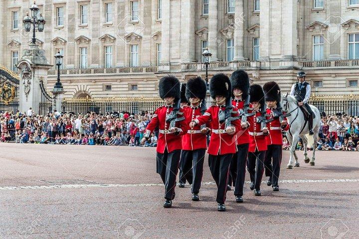 Blue Badge Guided City Tour of London With Minivan for Half Day