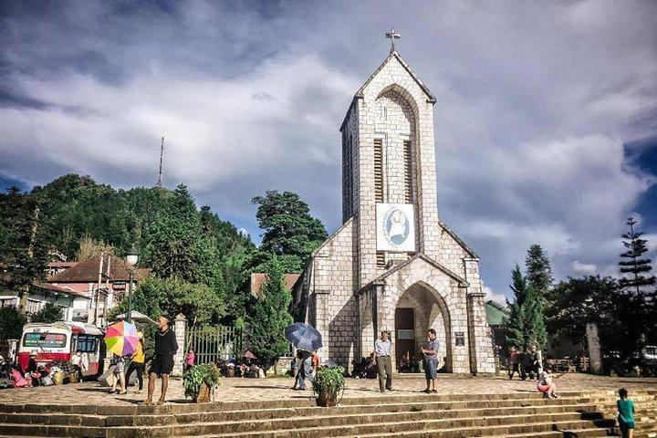 2-Day Sapa Trekking Tour from Hanoi by Luxury Limousine