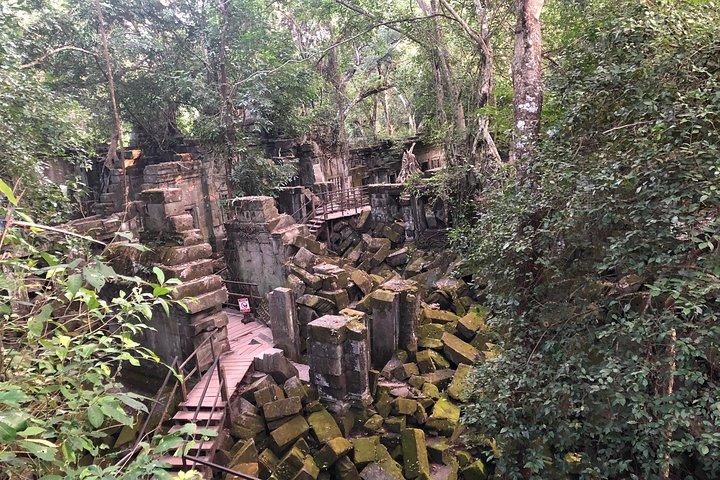 2-Day Private Angkor Wat, Floating Village & Countryside Tour