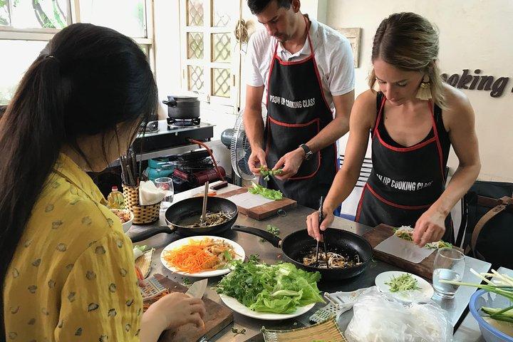 5 Traditional Dishes Hanoi Cooking Class with Market Trip