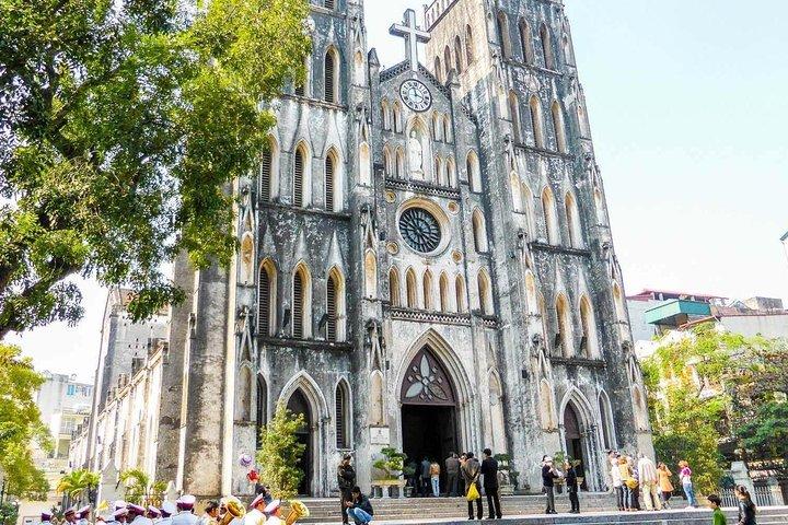 Hanoi Cyclo and Water Puppet Show with Dinner Private Tour
